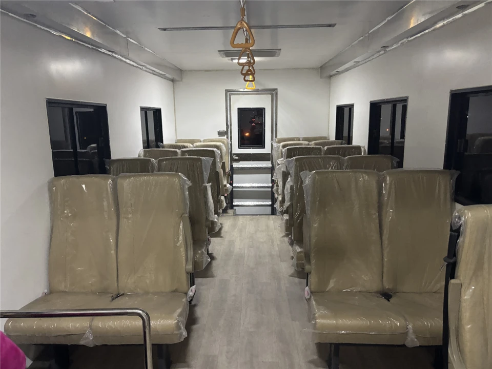 6X6 Passenger Truck 25 Seats